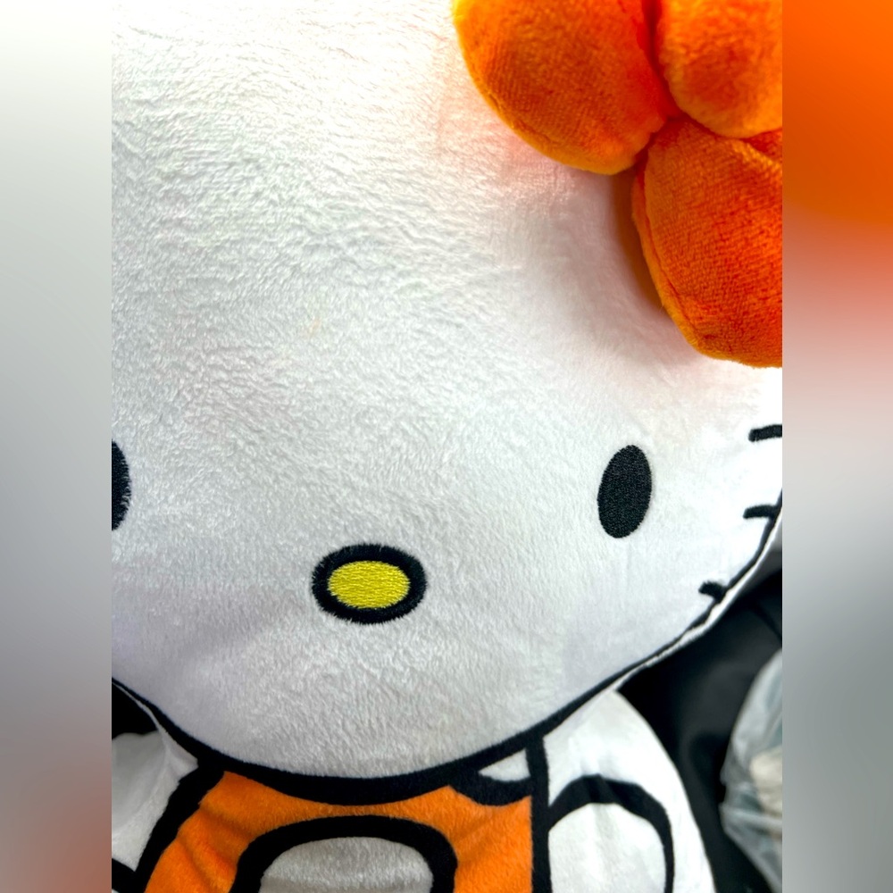 🌟 New 2024 Pumpkin Hello Kitty Pillow 🌟 - Picture 2 of 4